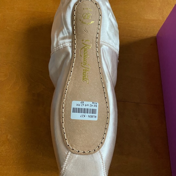 Russian Pointe Rubin - Picture 2 of 2